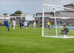 Stephen-Kenny-beats-Niall-Coprbett-in-the-UCD-goal-from-the-spot