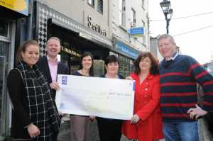 Presenting Mid West rape Crisis Centre and CARI with a cheque for Û4000 was Louise Sadlier Sadliers Fish Shop Roches St, Roy Finucane Tax Assist Roches St, Verena Tarpey Mid West rape Crisis Centre with Helen Coote and Mary Madden CARI and John Sadlier Sadliers Fish Shop Roches St