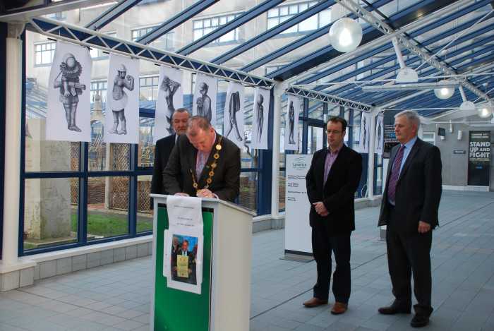 01/02/16 **REPRO FREE** Mayor of the City and County of Limerick, Cllr. Liam Galvin signing the Book of Condolences for Sir Terry Wogan at Limerick City and County Council offices, Merchant's Quay, Limerick. He is joined by (L-R) Deputy Chief Executive of Limerick City and County Council, Pat Dowling, Cllr. Joe Leddin, and Senior Executive Officer with Limerick City and County Council, Christy O'Connor.