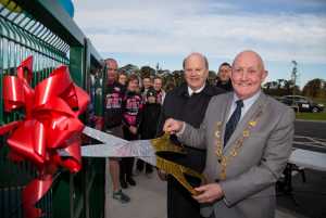 01.11.2016         REPRO FREE Children and adults of all ages and abilities will be able to use the new Mungret Park, Limerick which has been officially opened today by Minister for Finance and TD for the area Michael Noonan and Mayor of the City and County of Limerick, Cllr Kieran O’Hanlon. Officially opening the park to the public were, Minister for Finance and TD for the area Michael Noonan and Mayor of the City and County of Limerick, Cllr Kieran O’Hanlon. Picture: Alan Place. The opening of the new playground and more than two kilometres of walk and cycleways will allow people of all abilities to enjoy the surroundings and get some all important exercise at the same time. Picture: Alan Place