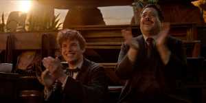 newt_jacob_clapping_fantastic_beasts_cc_trailer