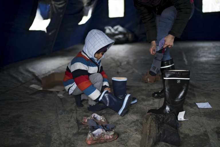 Lighting the way for displaced people