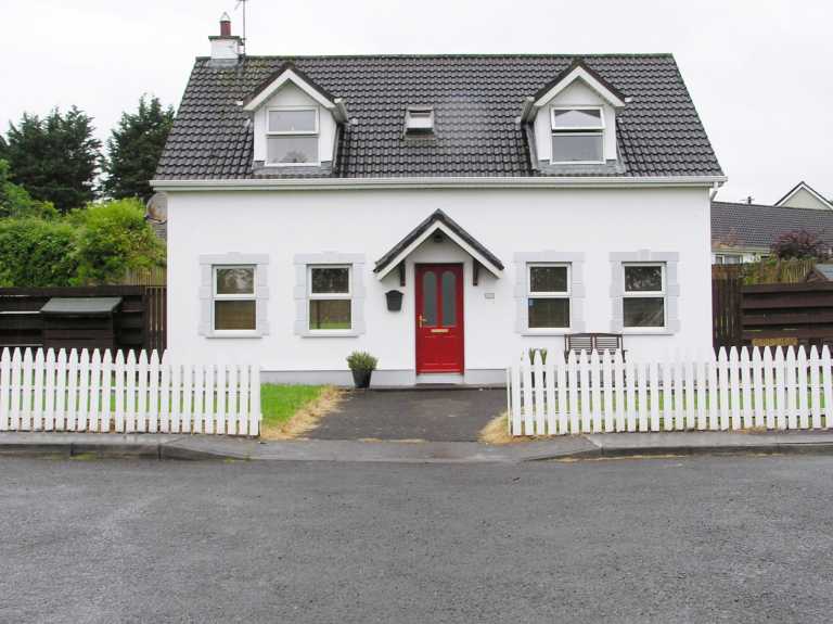 Detached, beautifully presented family home in the heart of Clonlara Village