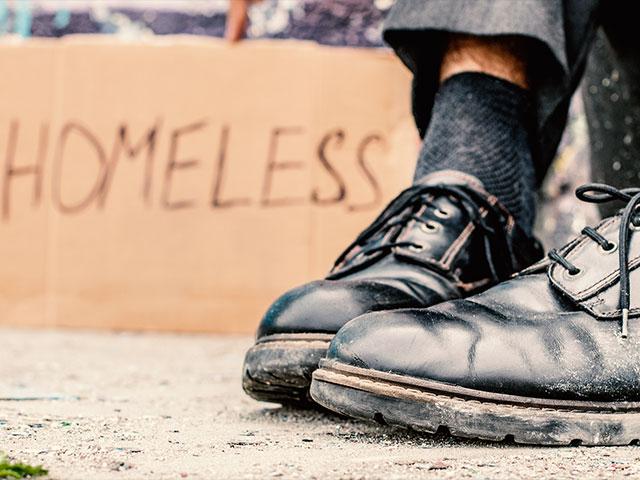 homelessmanshoes2as_si