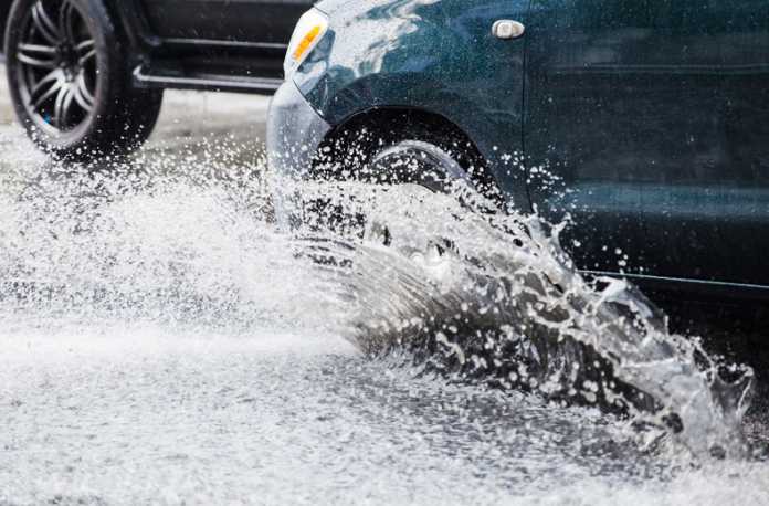 road flooding, aquaplaning, flooded road