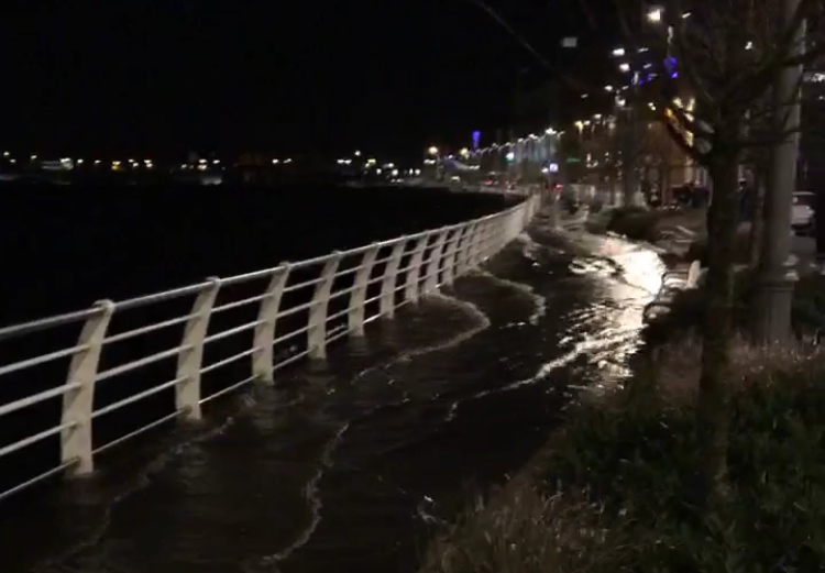 Limerick quays flooding as #StormEleanor hits