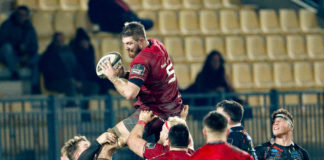 Darren OShea of Munster Rugby wins possession in a line out during the Guinness Pro14 Round 9 game between Zebre Rugby Club and Munster Rugby at Stadio Lanfranchi in Parma, Italy. Photo by Roberto Bregani/Sportsfile