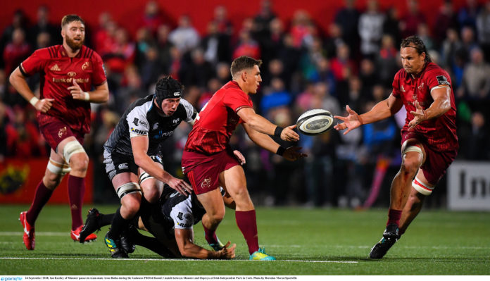 Ian Keatley of Munster passes to team-mate Arno Botha during the Guinness PRO14 Round 3 match between Munster and Ospreys at Irish Independent Park in Cork. Photo by Brendan Moran/Sportsfile