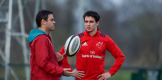 Head coach Johann van Graan and Joey Carbery in conversation during a Munster Rugby squad training at the University of Limerick in Limerick. Photo by Diarmuid Greene/Sportsfile