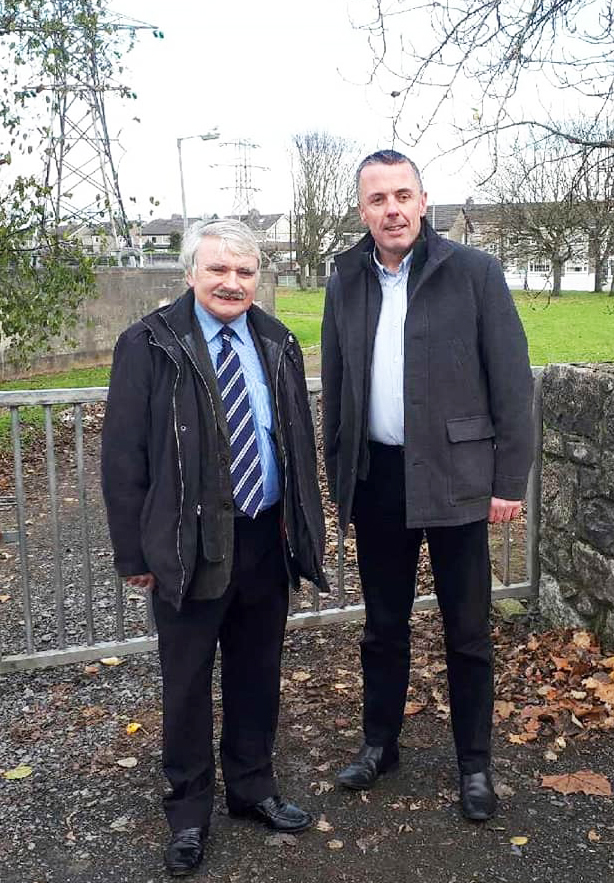 Deputy Willie O'Dea with Pat O'Neill in Greystones, Limerick.