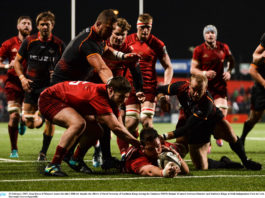 Jean Kleyn of Munster scores his side's fifth try despite the efforts of Sarel Pretorius of Southern Kings during the Guinness PRO14 Round 15 match between Munster and Southern Kings at Irish Independent Park in Cork. Photo by Diarmuid Greene/Sportsfile