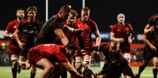 Jean Kleyn of Munster scores his side's fifth try despite the efforts of Sarel Pretorius of Southern Kings during the Guinness PRO14 Round 15 match between Munster and Southern Kings at Irish Independent Park in Cork. Photo by Diarmuid Greene/Sportsfile