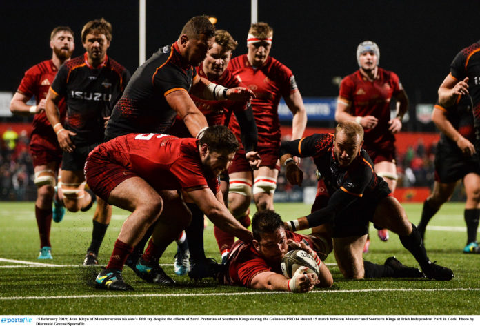 Jean Kleyn of Munster scores his side's fifth try despite the efforts of Sarel Pretorius of Southern Kings during the Guinness PRO14 Round 15 match between Munster and Southern Kings at Irish Independent Park in Cork. Photo by Diarmuid Greene/Sportsfile