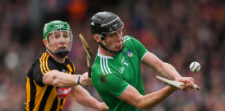 Conor Boylan of Limerick scores a point as Paul Murphy of Kilkenny closes in during the Allianz Hurling League Division 1A Round 3 match between Kilkenny and Limerick at Nowlan Park in Kilkenny. Photo by Piaras Ó Mídheach/Sportsfile