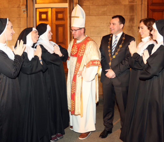 Hannah Doogan, Alison Kearney, Dani O'Farrell, Brian Henry, Mayor James Collins, Kate McBreaty and Hilary Phayer, at the Launch of Limerick Musical Society who Presents Sister Act which takes place on 21th-23th March next in the University of Limerick Concert Hall Picture brendan Gleeson