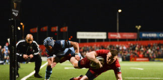Andrew Conway of Munster scores his side's fifth try despite the efforts of Matthew Morgan of Cardiff Blues during the Guinness PRO14 Round 19 match between Munster and Cardiff Blues at Irish Independent Park in Cork. Photo by Diarmuid Greene/Sportsfile