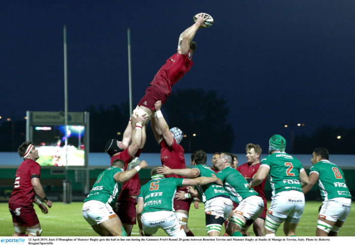 Jack O'Donoghue of Munster wins a lineout during the Guinness PRO14 Round 20 game between Benetton Treviso and Munster Rugby at Stadio di Monigo in Treviso, Italy. Photo by Roberto Bregani/Sportsfile