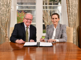 Dr Des Fitzgerald, President of the University of Limerick, and Dr Anne Heffernan, Dunnes Stores at the contracting signing in Plassey House, University of Limerick. Photo by Diarmuid Greene / True Media