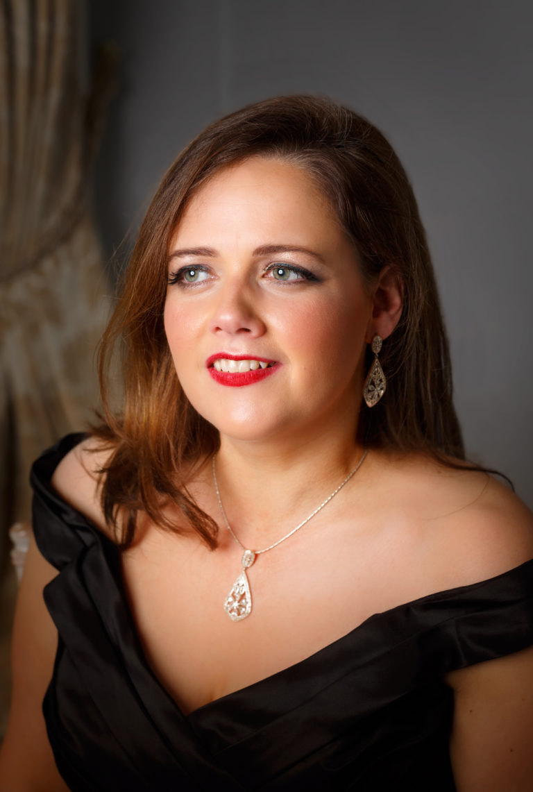 Contralto Sarah-Ellen Murphy records Cantabile