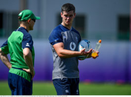 Head coach Joe Schmidt, left, and Jonathan Sexton in conversation during Ireland Rugby squad training at the Kobelco Steelers in Kobe, Japan. Photo by Brendan Moran/Sportsfile