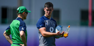 Head coach Joe Schmidt, left, and Jonathan Sexton in conversation during Ireland Rugby squad training at the Kobelco Steelers in Kobe, Japan. Photo by Brendan Moran/Sportsfile