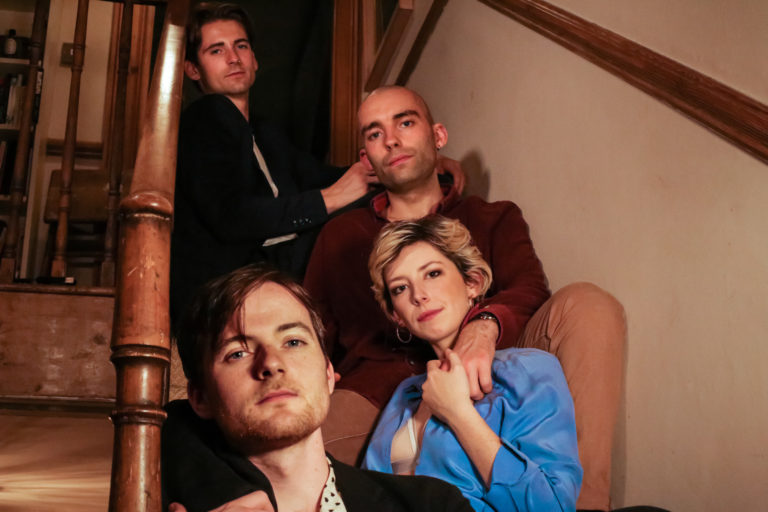 Soda Blonde : Making music that moves you