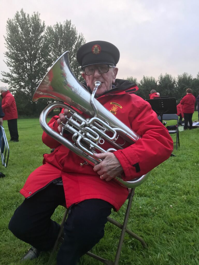 Pa braves the pandemic for Park Gardens gig