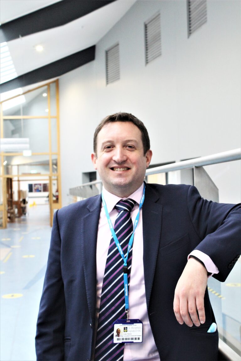 Robotic surgery ‘first’ at UHL is breakthrough in treatment of early stage bowel cancer