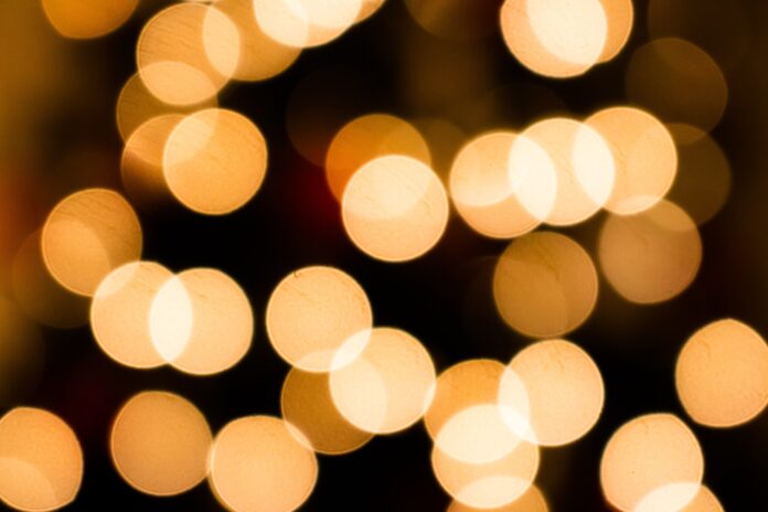 yellow and white bokeh lights