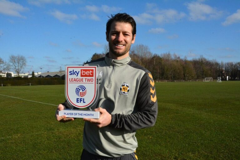 Wes Hoolahan Wins League Two Player Of The Month Award