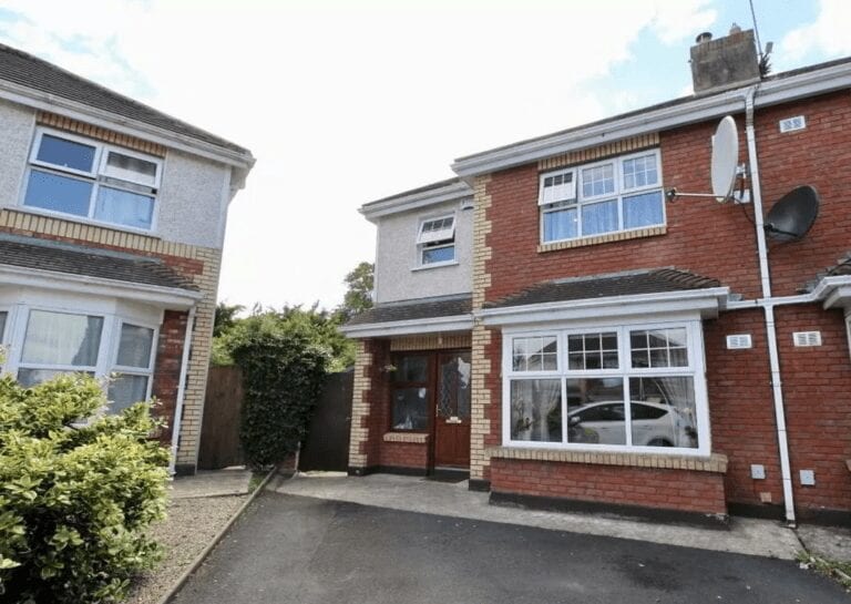 #OnTheMarket: Private corner site at The Forts