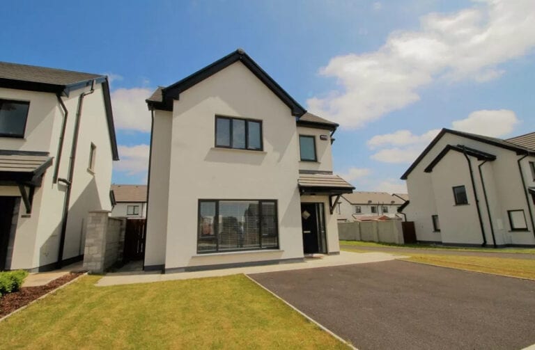 #OnTheMarket: Detached in the heart of Clarina Village