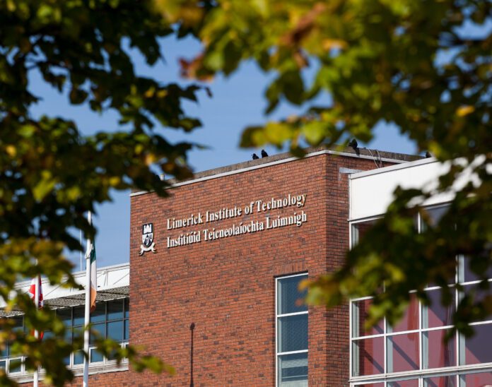 LIT Moylish exterior