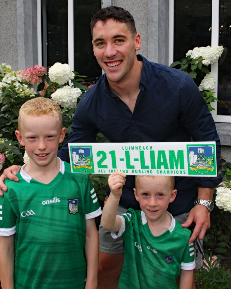 “They are all my heroes”: Young hurling fans left starstruck as All Ireland Champions pose for selfies in Limerick