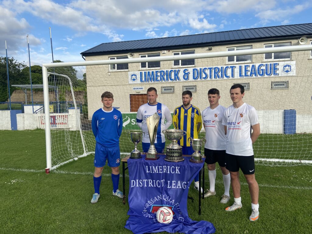 Captains-with-Trophies-2-1024x768.jpg