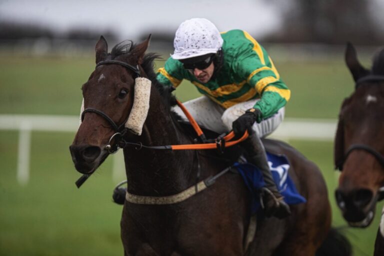 Gary Noonan rides his fourth winner of the season | Weekly Racing News