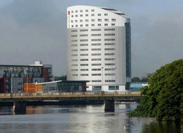 Extra benefits on offer as hoteliers step up recruitment