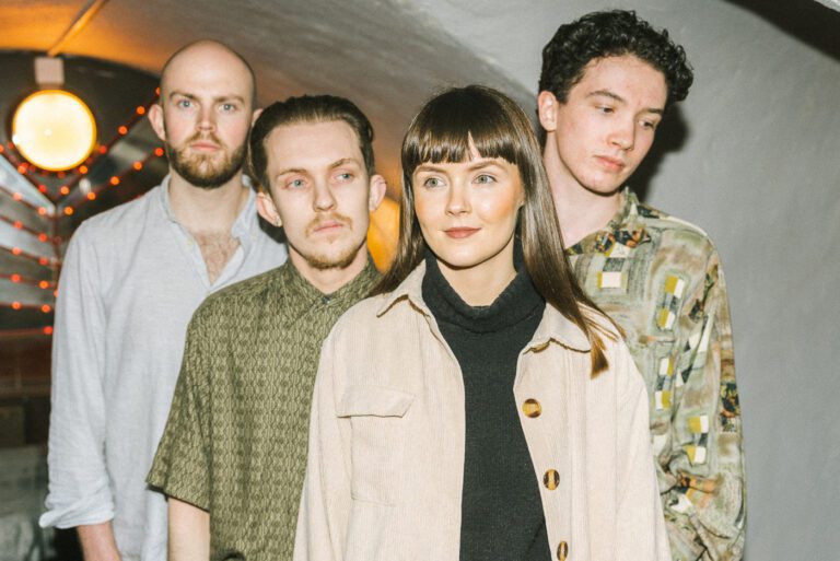 LIVE: Laura Duff and band