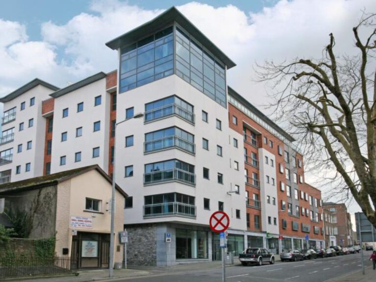 Limerick support centre opens for Ukrainian refugees 