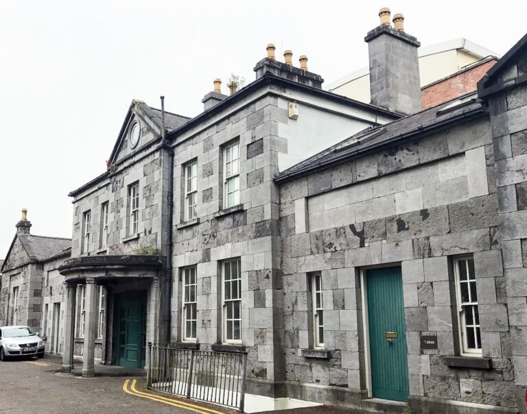 Minister will support sale of city apartments to help tenants avoid eviction