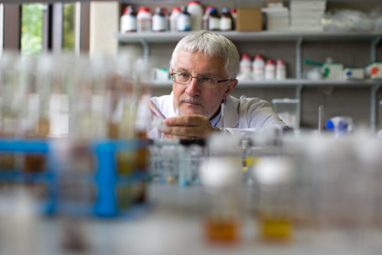Material developed at University of Limerick can capture toxic pollutants
