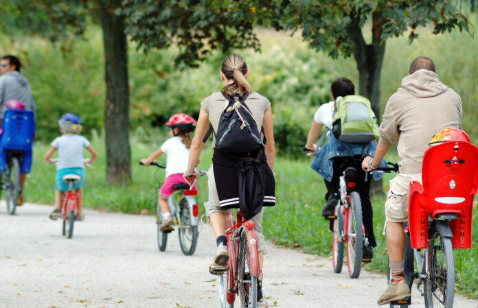 Copy of FAMILY DAY CYCLE Slider