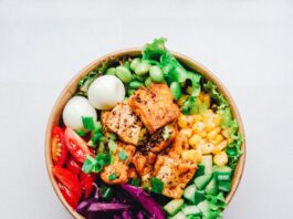 vegetable and meat on bowl