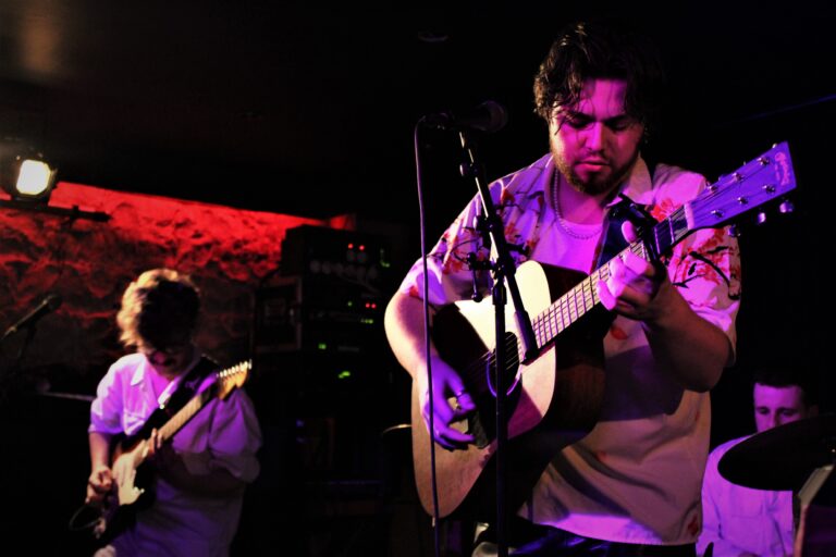 Review: Lloyd John leaves the audience buzzing