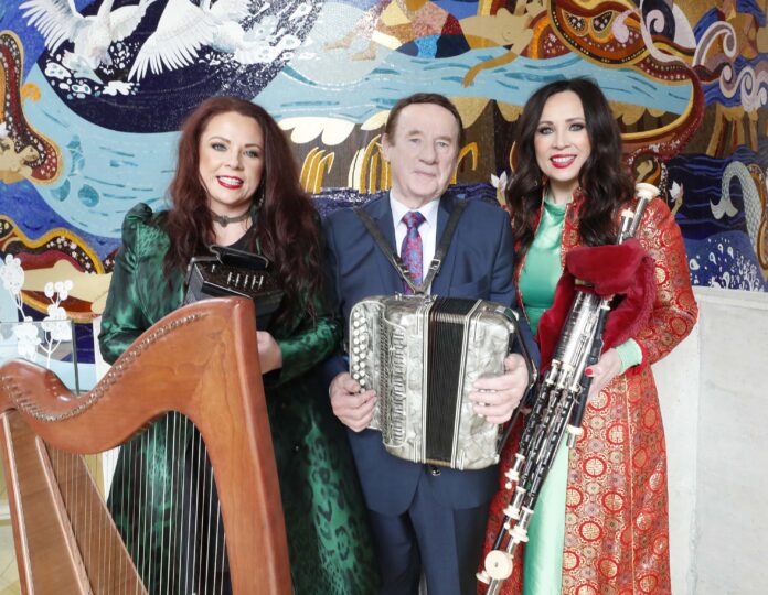 Michelle, Mick and Louise Mulcahy at the TG4 Gradam Ceoil Awards.