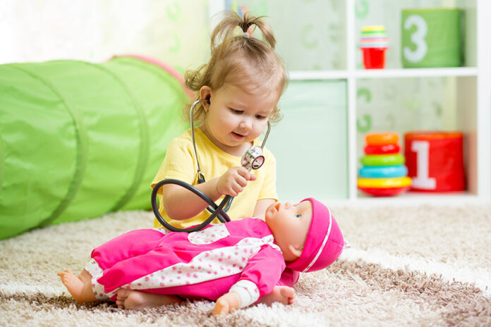 girl-playing-doctor-1