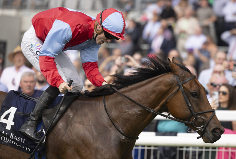 Group 1 wins for Hayes and Lee