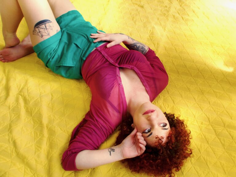 Hooks, chutzpah, and revolutionary optimism – Carsie Blanton is the great undiscovered songwriter of this age