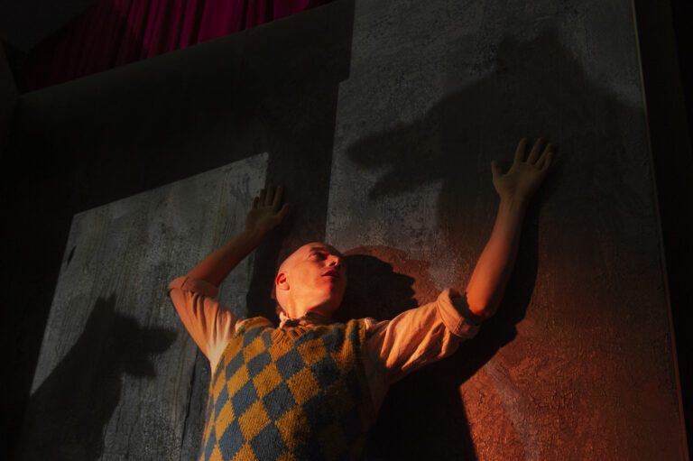 The Limerick Boy who ran with dogs – His story is now a “brilliantly executed piece of theatre” coming to Lime Tree Theatre