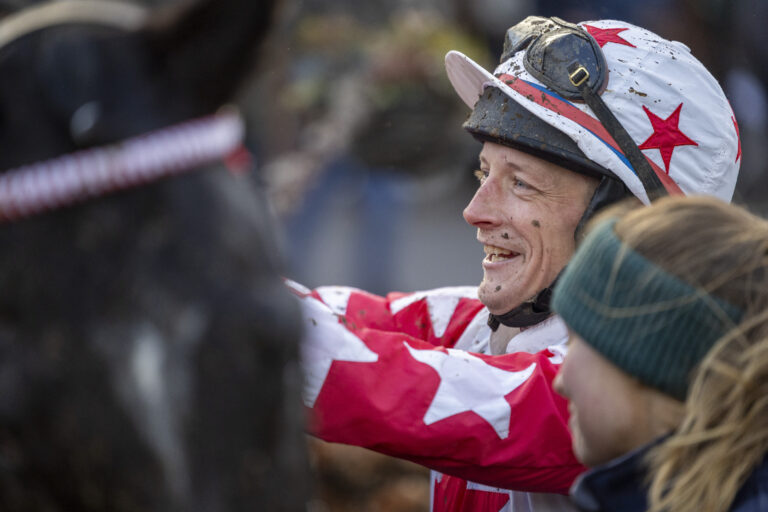 Bustin rides 40/1 winner at Cork